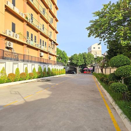 Joli Hotel Phnom-Penh Buitenkant foto