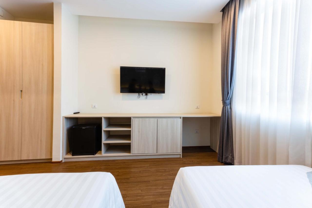 Joli Hotel Phnom-Penh Buitenkant foto