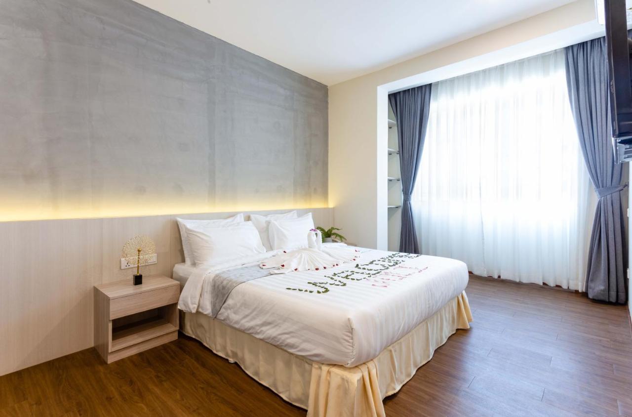 Joli Hotel Phnom-Penh Buitenkant foto