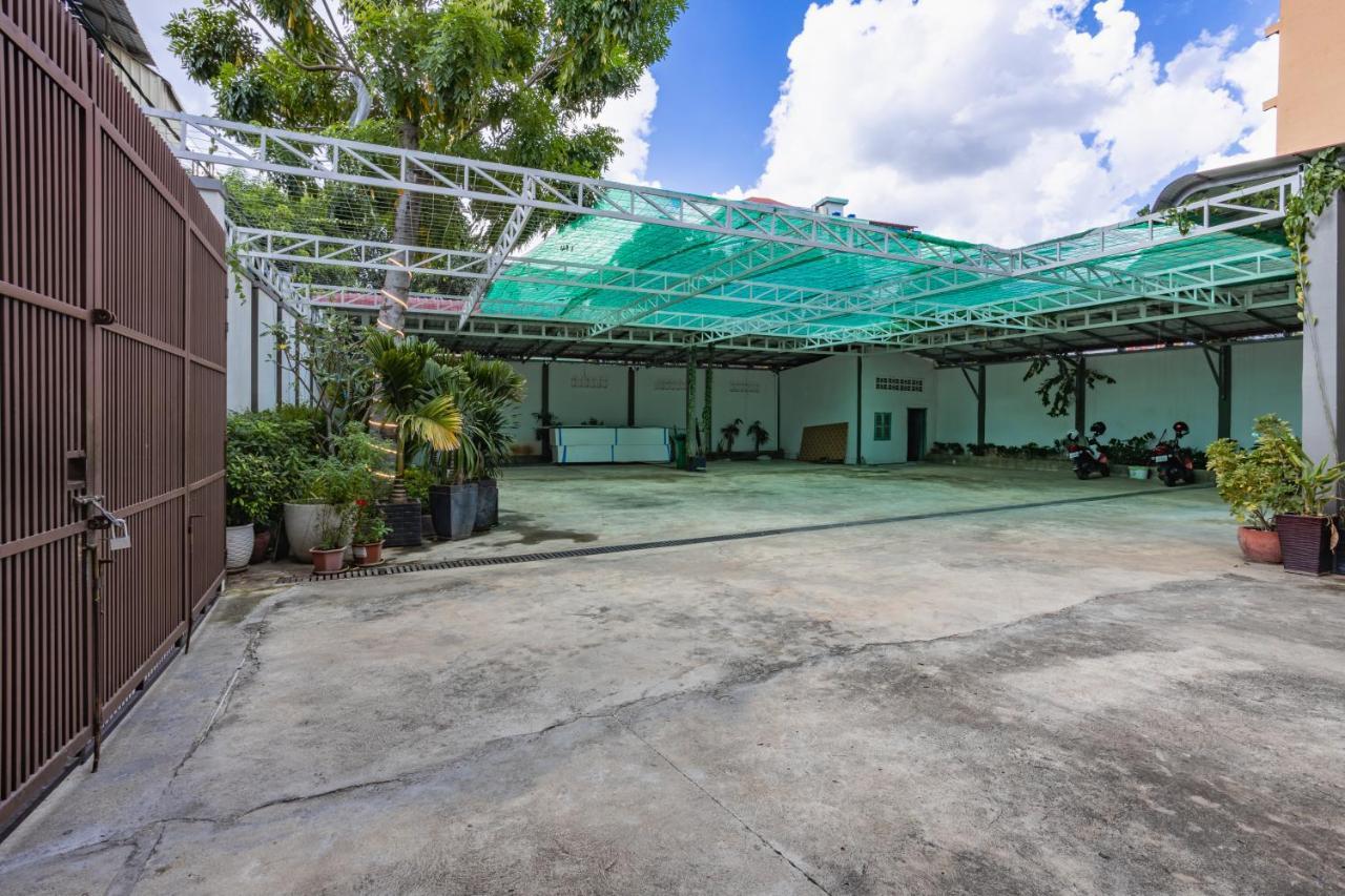Joli Hotel Phnom-Penh Buitenkant foto