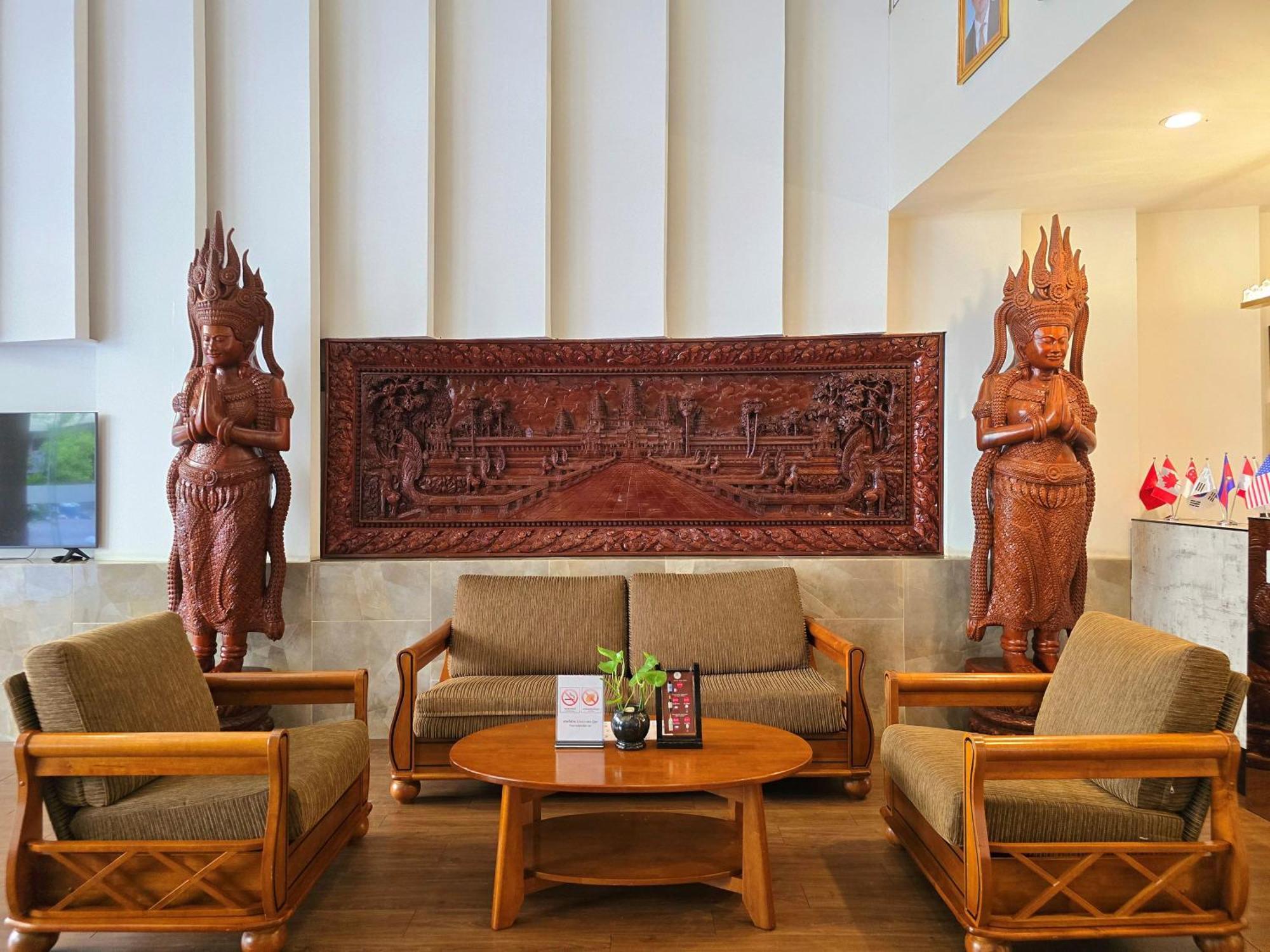 Joli Hotel Phnom-Penh Buitenkant foto