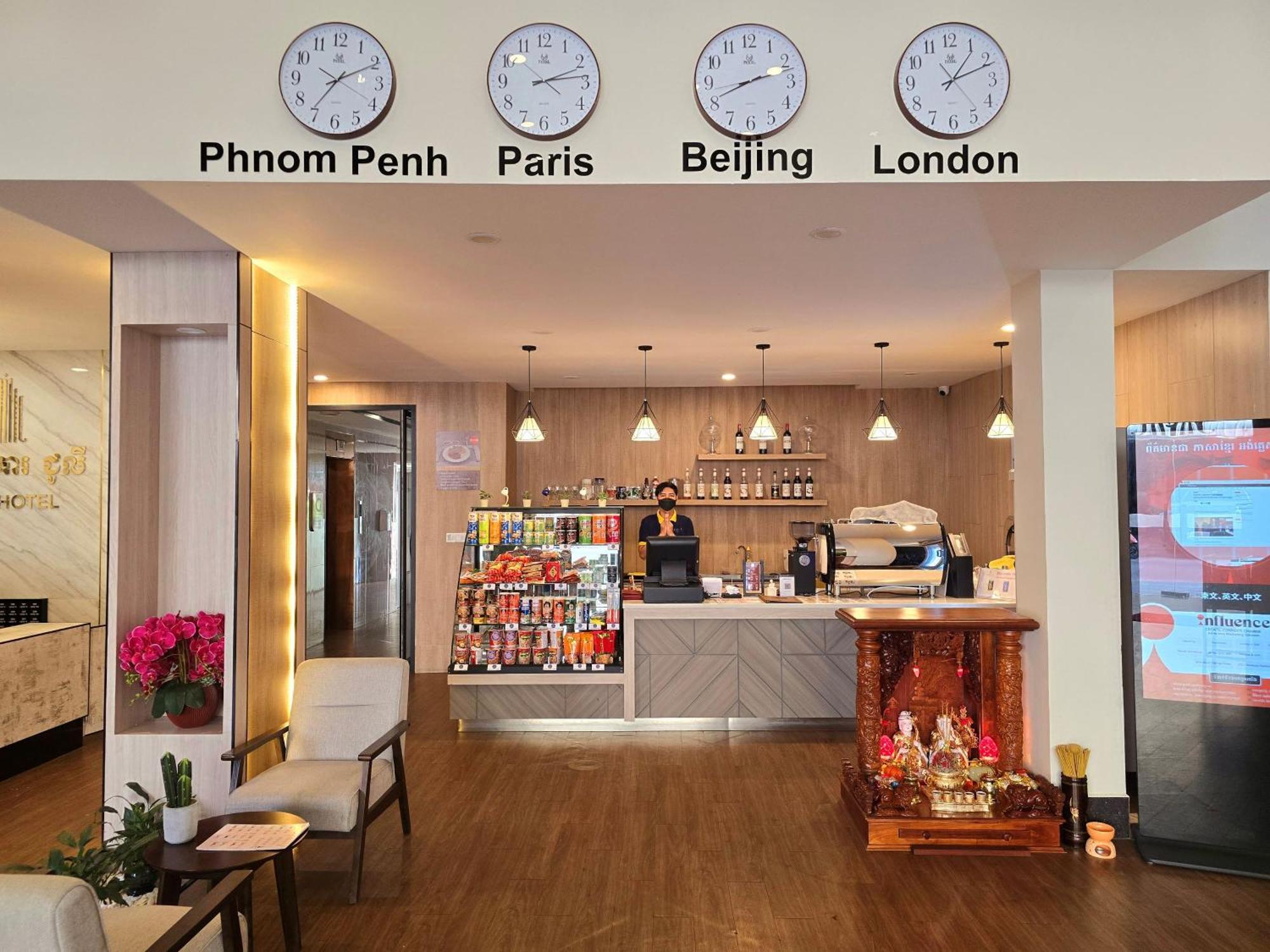 Joli Hotel Phnom-Penh Buitenkant foto