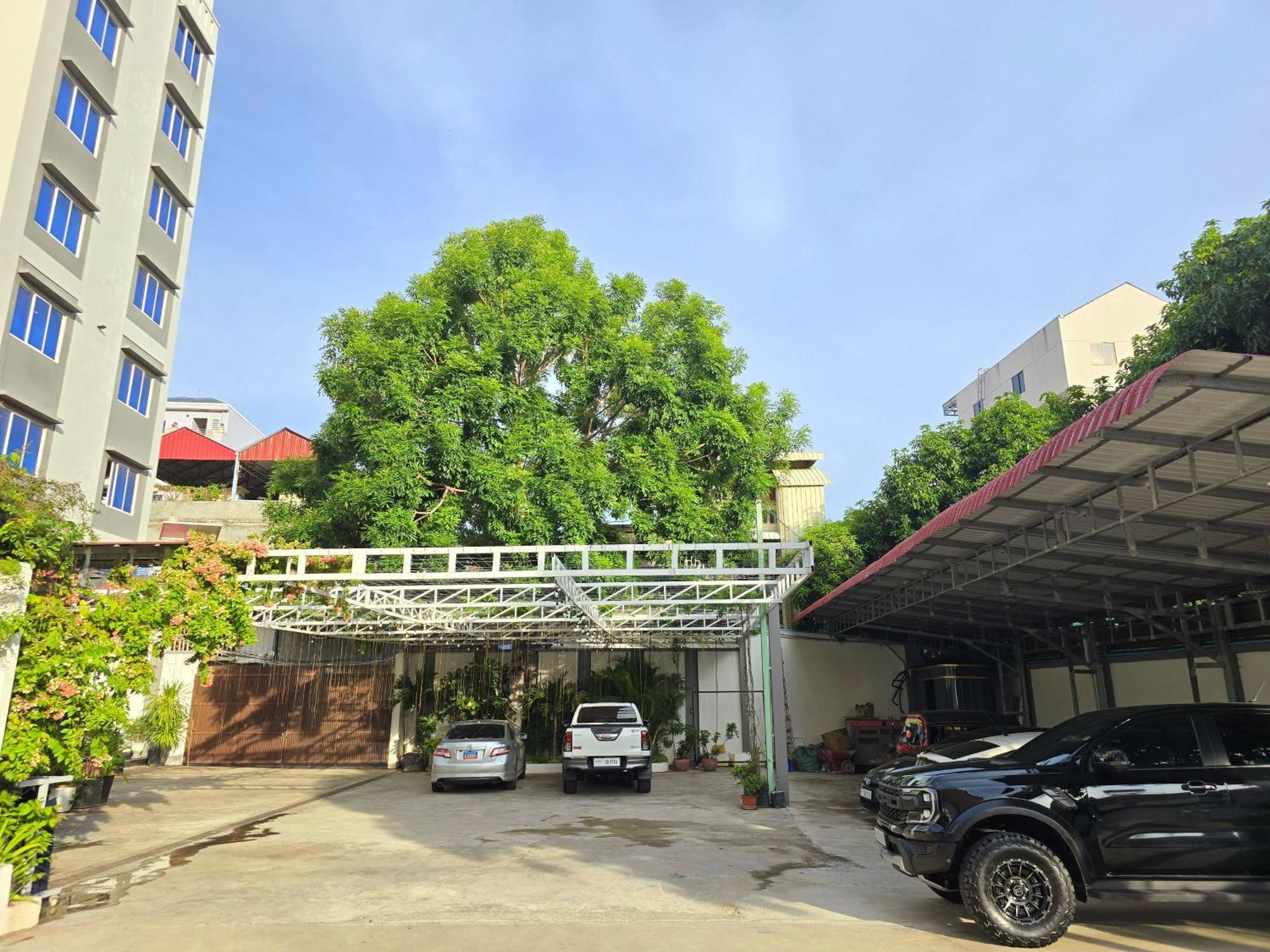 Joli Hotel Phnom-Penh Buitenkant foto