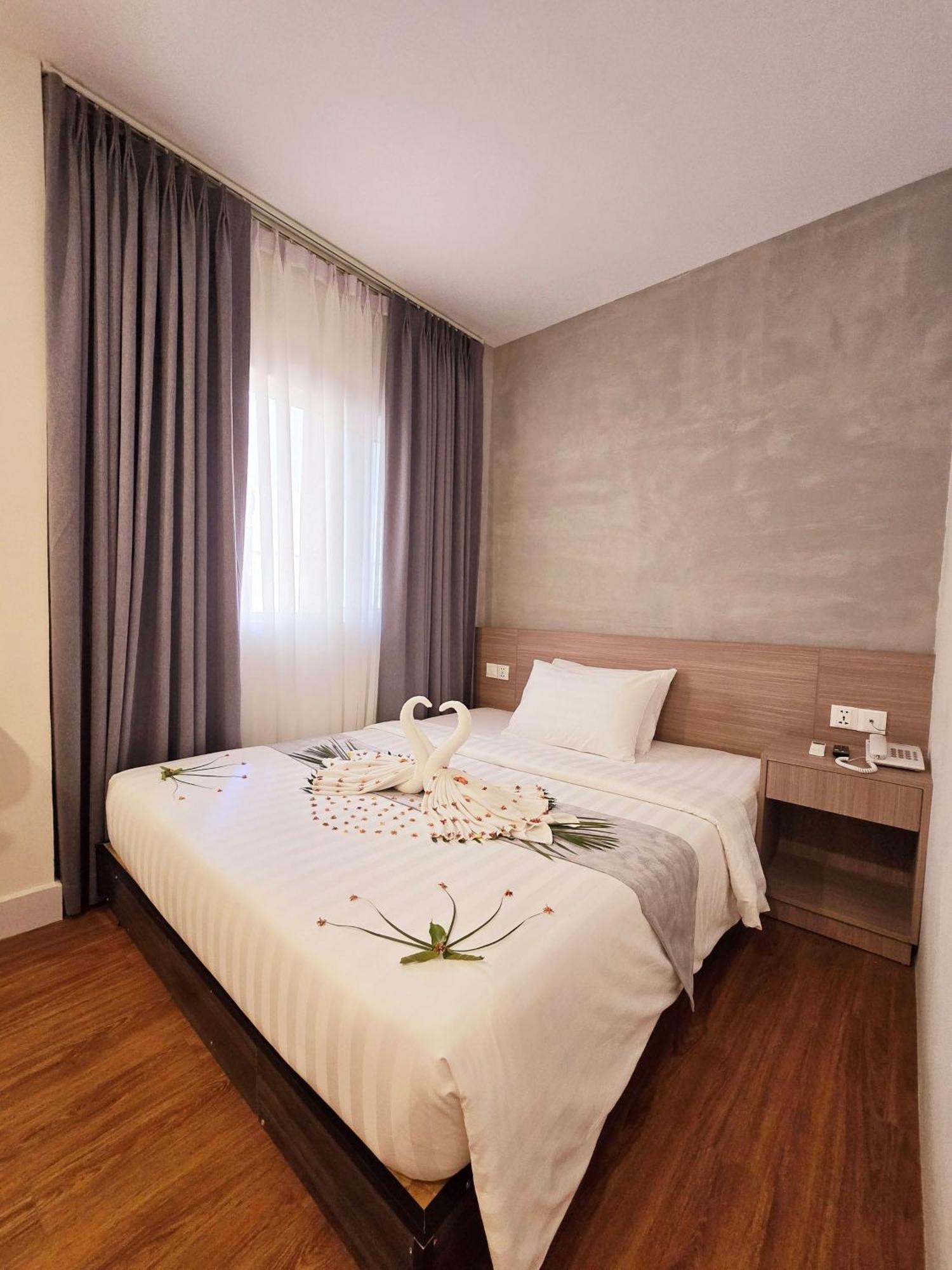 Joli Hotel Phnom-Penh Buitenkant foto