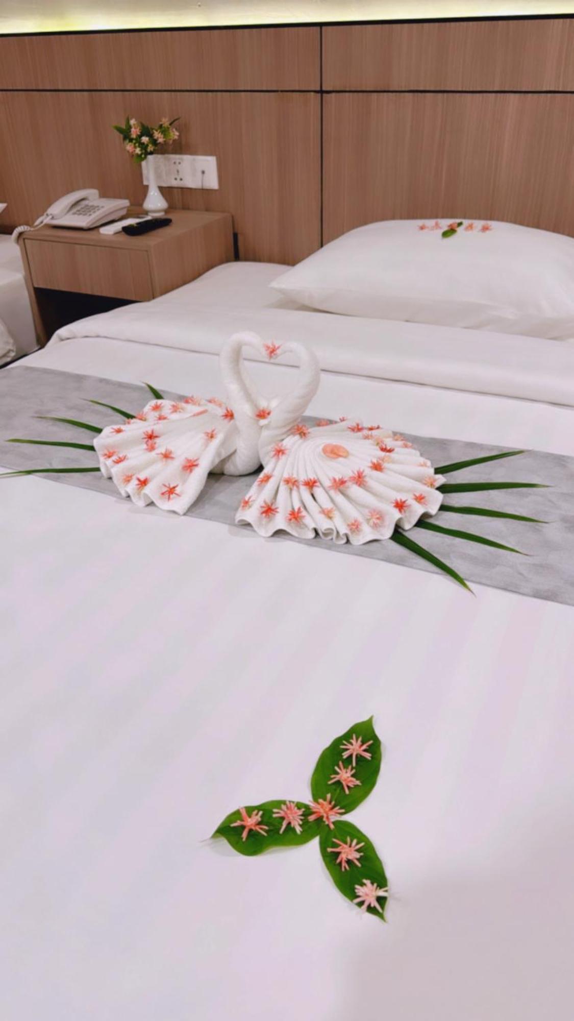 Joli Hotel Phnom-Penh Buitenkant foto