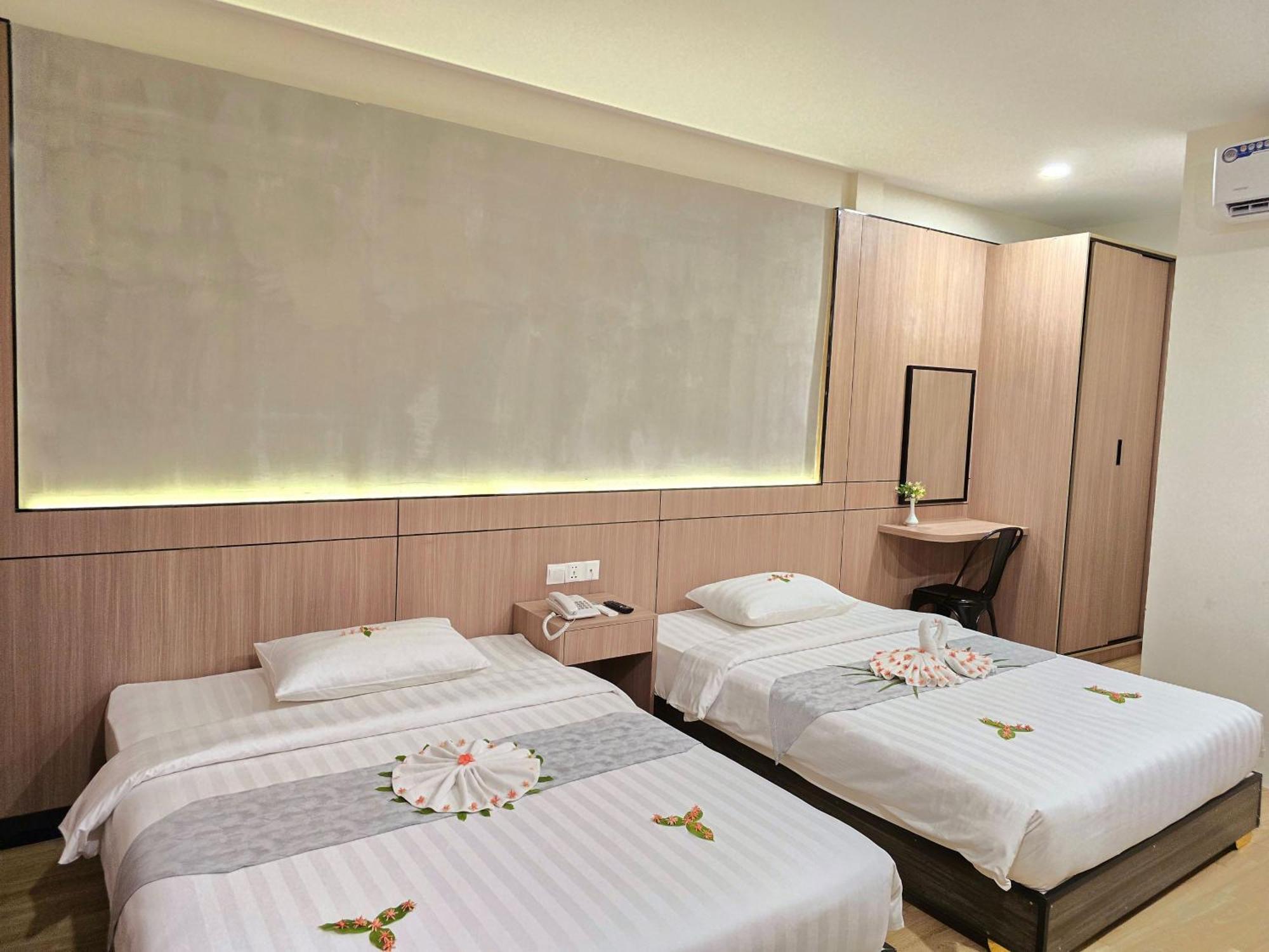 Joli Hotel Phnom-Penh Buitenkant foto