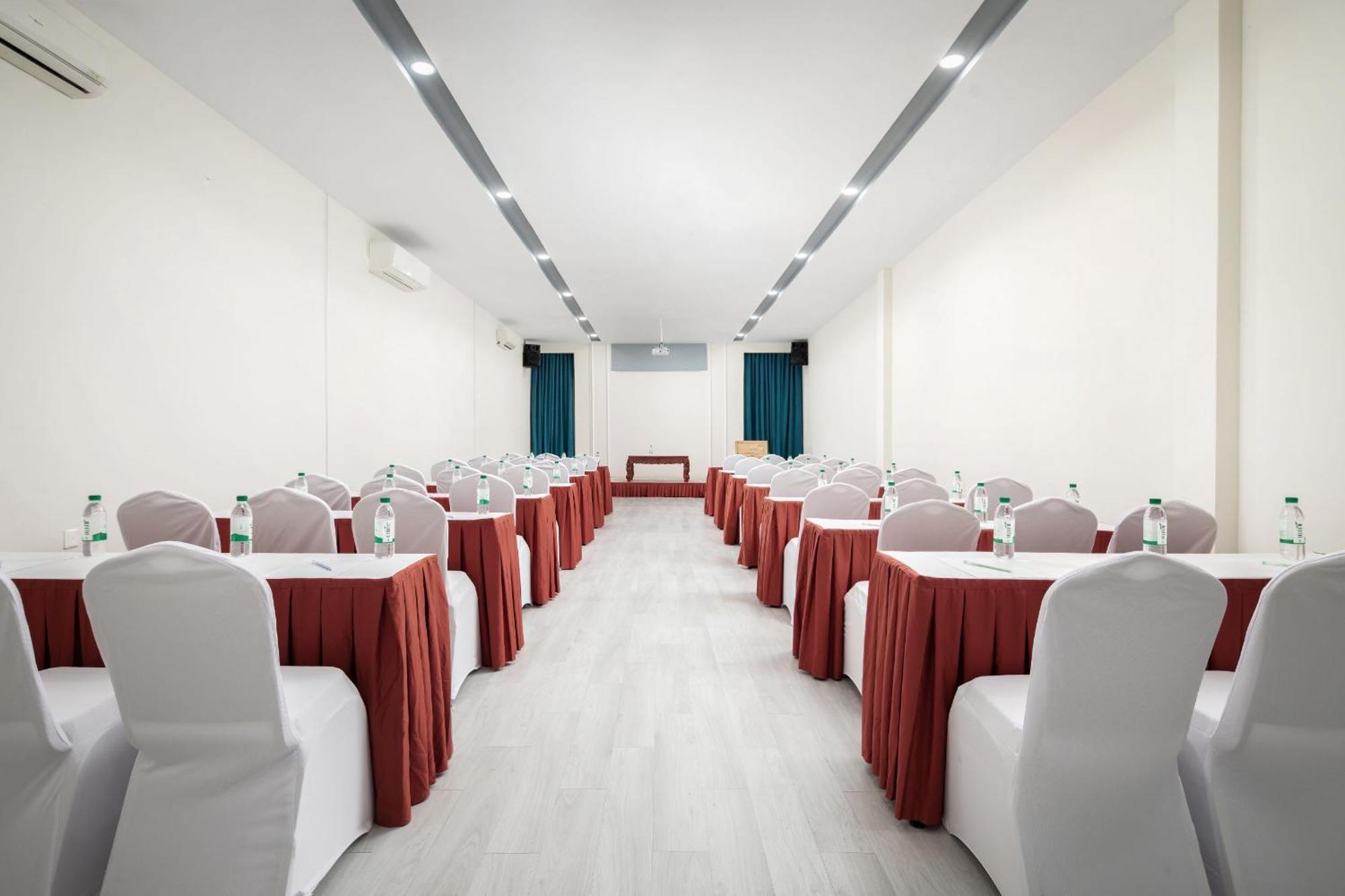 Joli Hotel Phnom-Penh Buitenkant foto