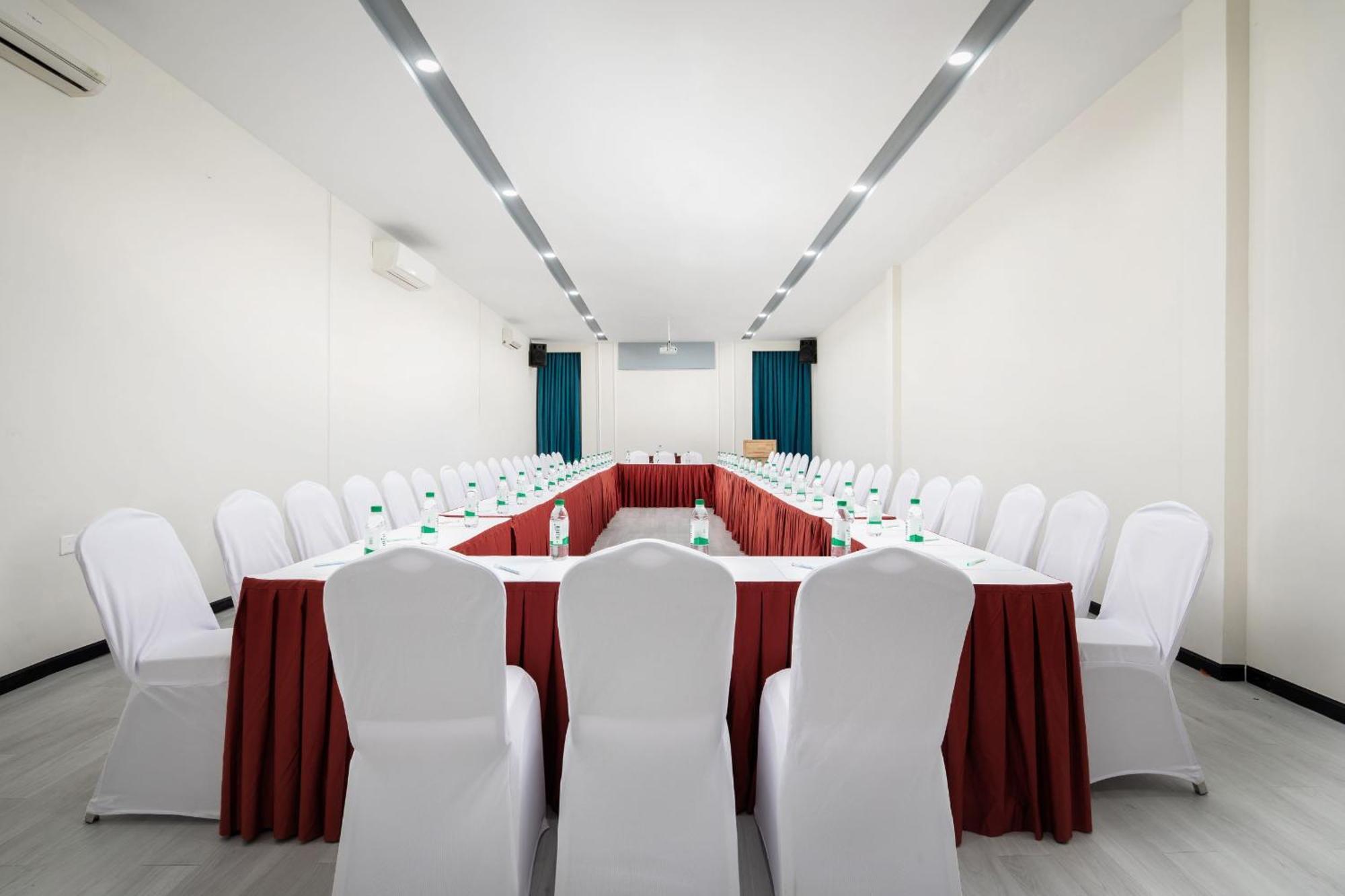 Joli Hotel Phnom-Penh Buitenkant foto